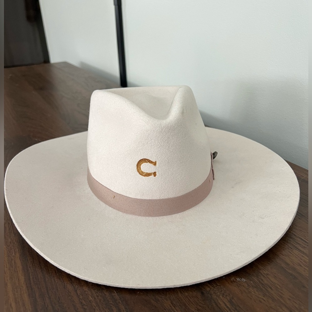 Chic Cream Hat with Tan Band